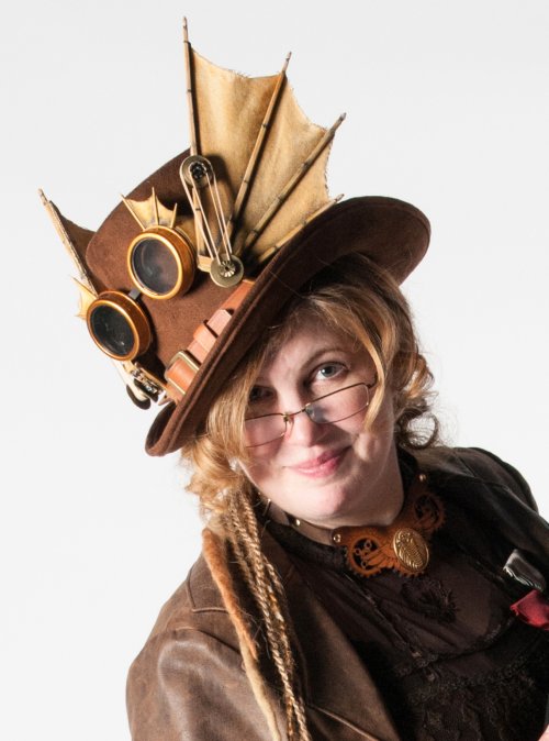 Artist Guest of Honor Kaja Folgio, in a Very Nize Hat! (Steampunk outfit)